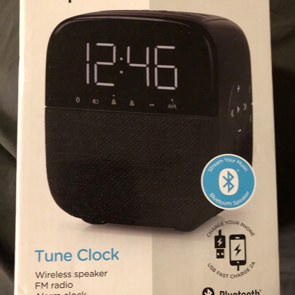 USB alarm clock radio  new in box music/ alarm